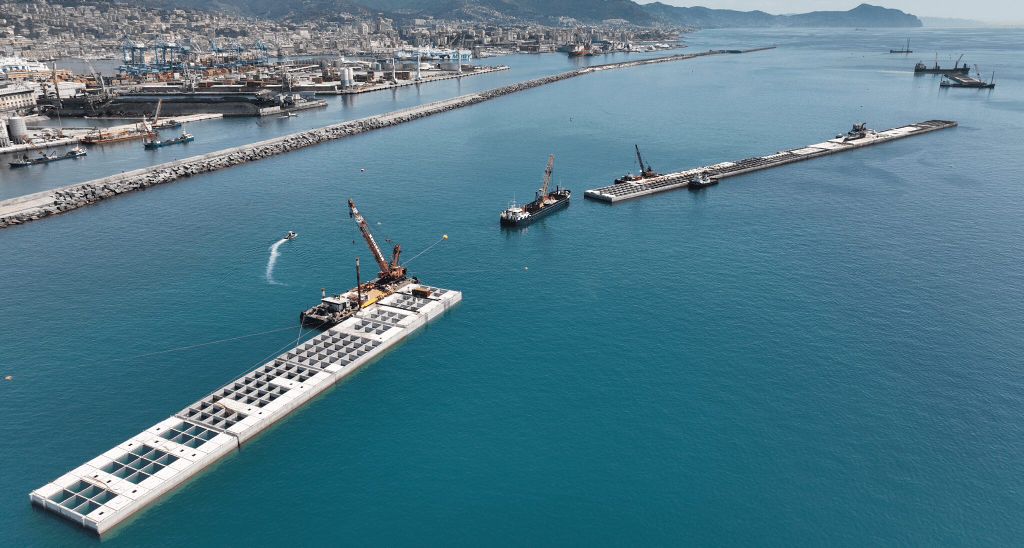 Genoa’s new breakwater is taking shape: it has now passed the one-kilometre mark.