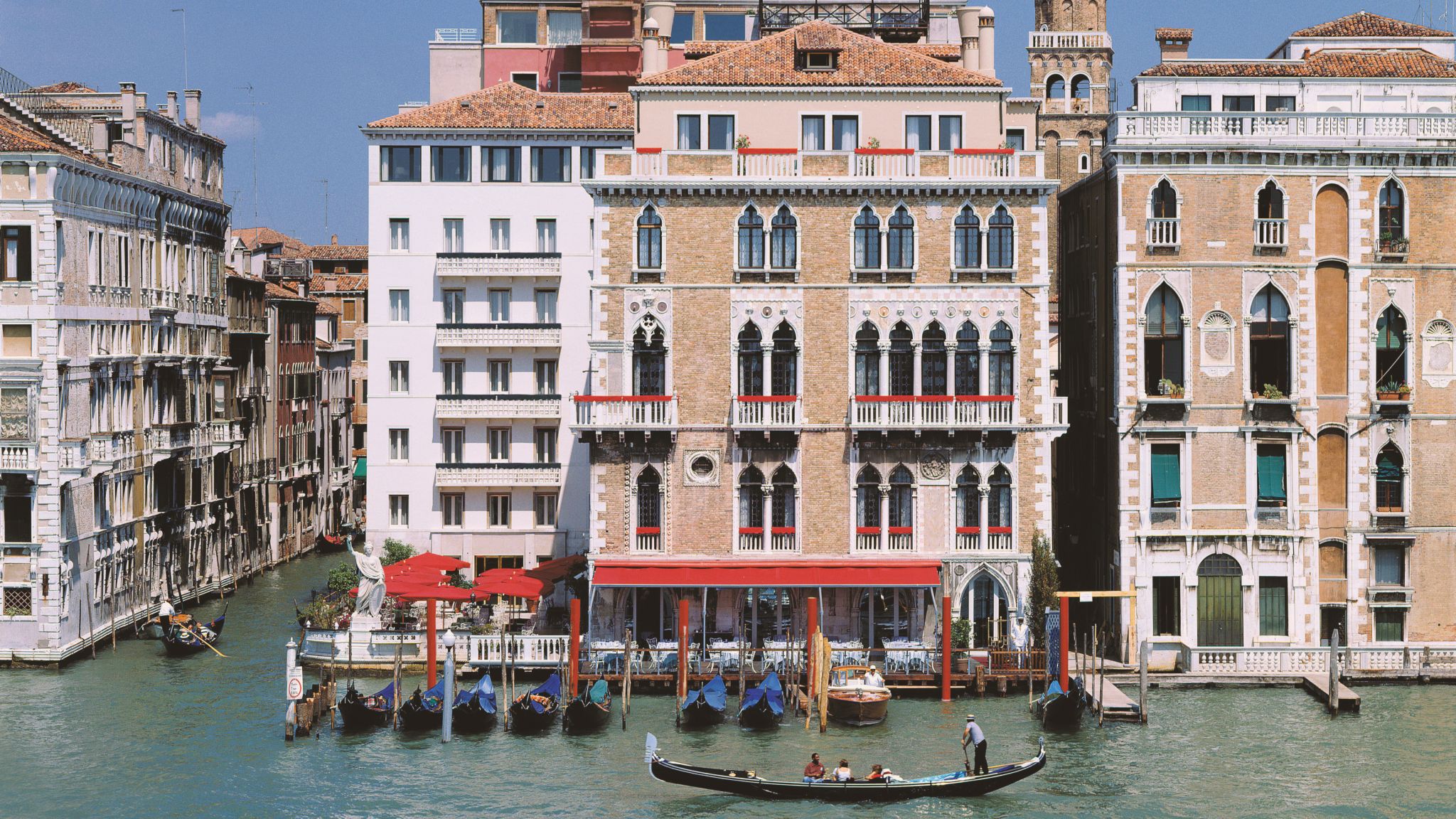 Renovation of Hotel Bauer